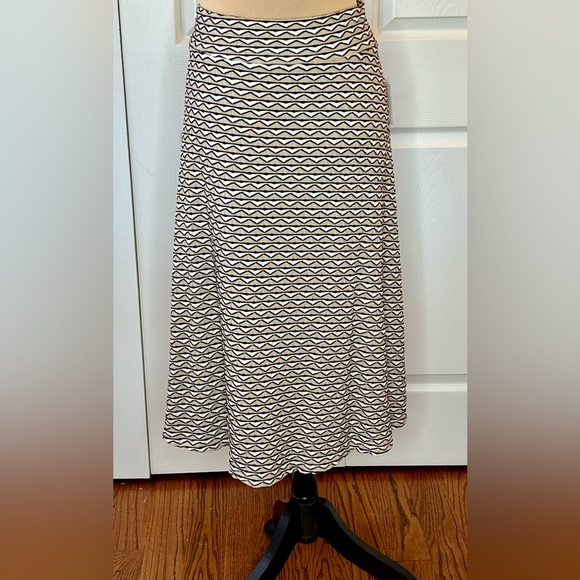 dressbarn Black and White Zigzag A-Line Skirt, XL,  NWT - Picture 3 of 10